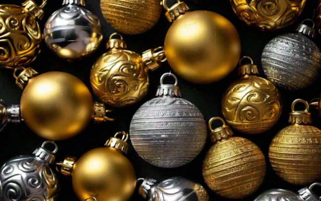 gold-silver-orniment