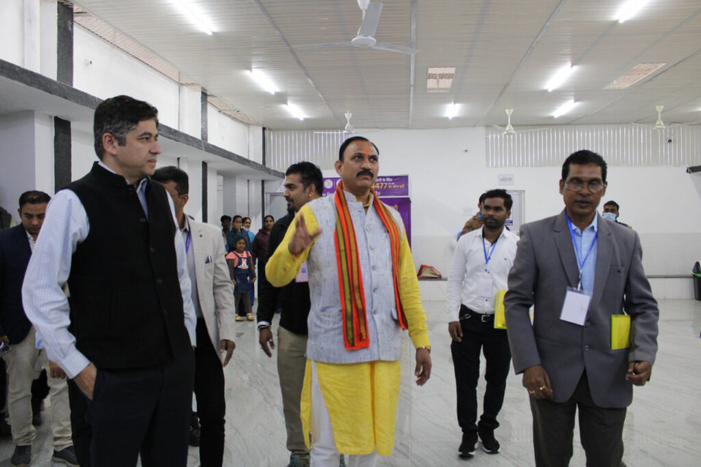 1766475965_18a623b3cfb0854cf229